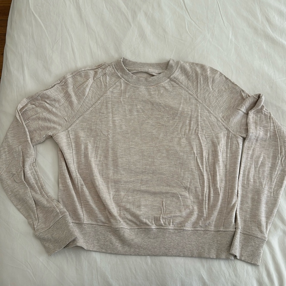 Like new lululemon sweater!!